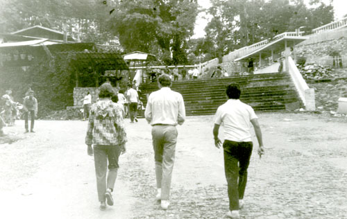 Fran wells, Steve Tripp and Hugh Leong in Cheingmai (Doi Suthep)